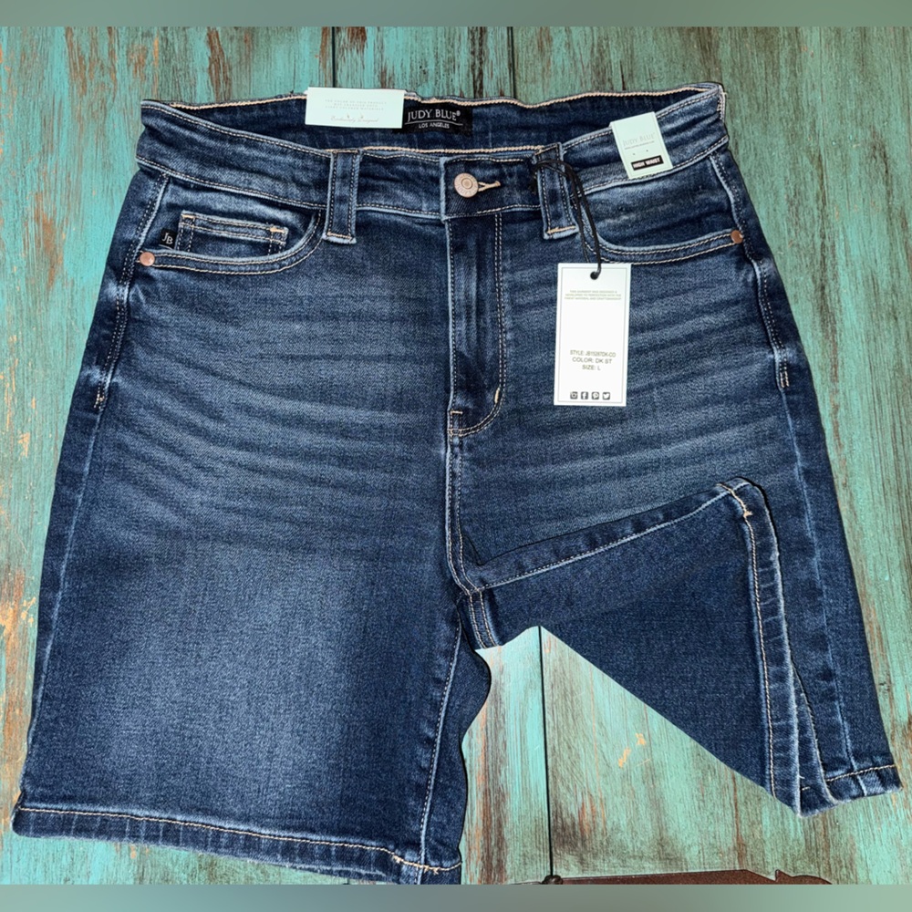 SOLD 2/7/26 NWT Judy Blue Dark Indigo Women's High Rise Denim Shorts - Size L
